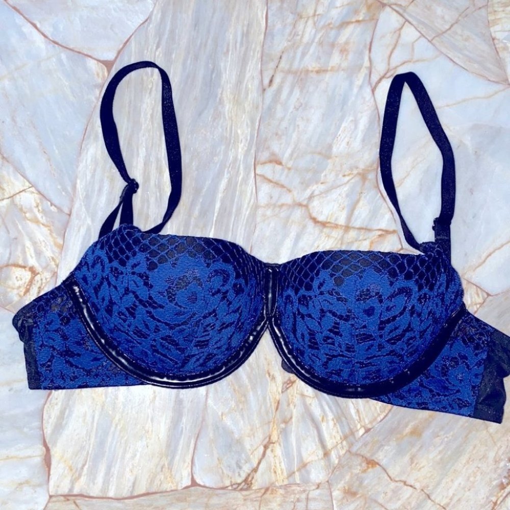 Rare Victoria’s Secret Scandalous Balconet Push-Up 34B Navy Faux Leather Lace